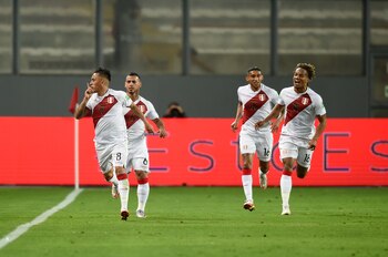 Soccer Football - World Cup - South American Qualifiers - Peru v Bolivia - Estadio Nacional, Lima, Peru - November 11, 2021 Peru's Christian Cueva celebrates scoring their second goal with teammates Pool via REUTERS/Ernesto Benavides