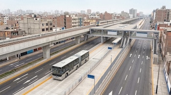 La ampliación del Metropolitano sumará tres estaciones intermedias y una parada de transferencia con la Línea 1 del Metro de Lima en la avenida Grau. (Imagen Ilustrativa Infobae)