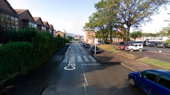 La calle hacia donde da