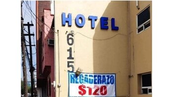 Hotel vende “regaderazos” a 120