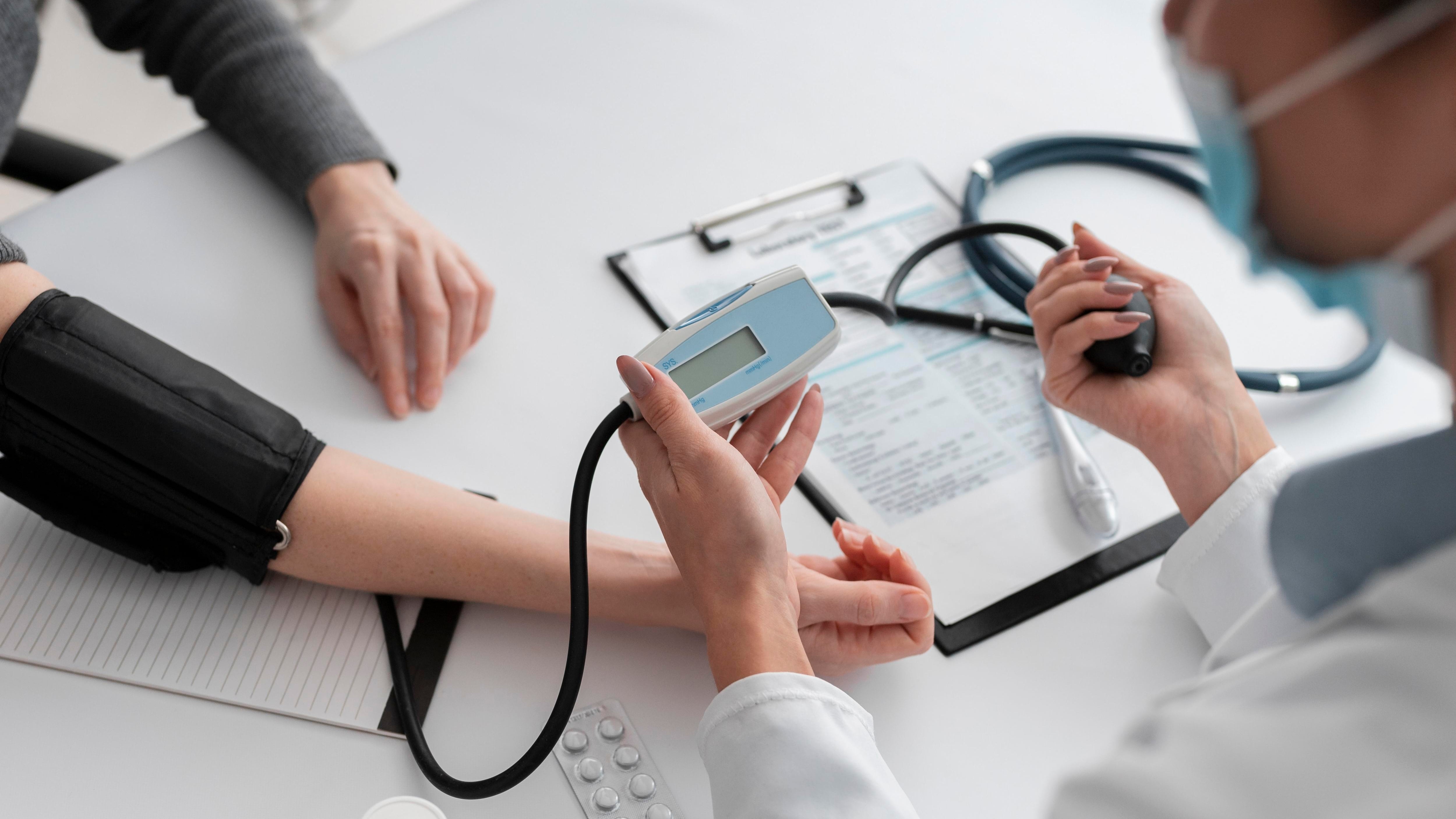 Recomiendan sumar nuevas tecnologías y datos regionales para mejorar la prevención y el tratamiento del sobrepeso (Freepik)