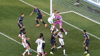 La FIFA da a entender que el gol de Tah de Alemania estuvo bien anulado