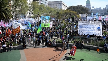 Sin margen de acción, el Gobierno analiza modificar el Presupuesto para cumplir con el Financiamiento Universitario