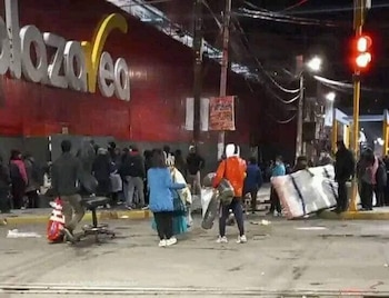 Saqueos en Plaza Vea de