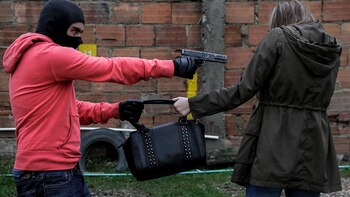 Um einen Mann ins Gefängnis zu bringen, der eine Escort Lady in Bogotá ausgeraubt hätte