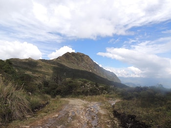 Los delincuentes robaron las pertenencias de los senderistas después de intimidarlos con armas de fuego en el cerro de Bogotá - crédito Google Maps