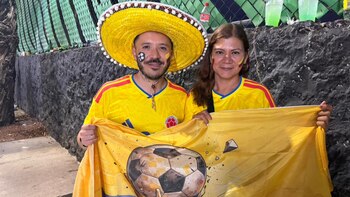 Aficionados colombianos siguieron el ambiente mundialista desde las inmediaciones del Estadio Azteca - crédito Raúl A. González/Infobae