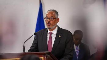 EEUU revoca visados a dos