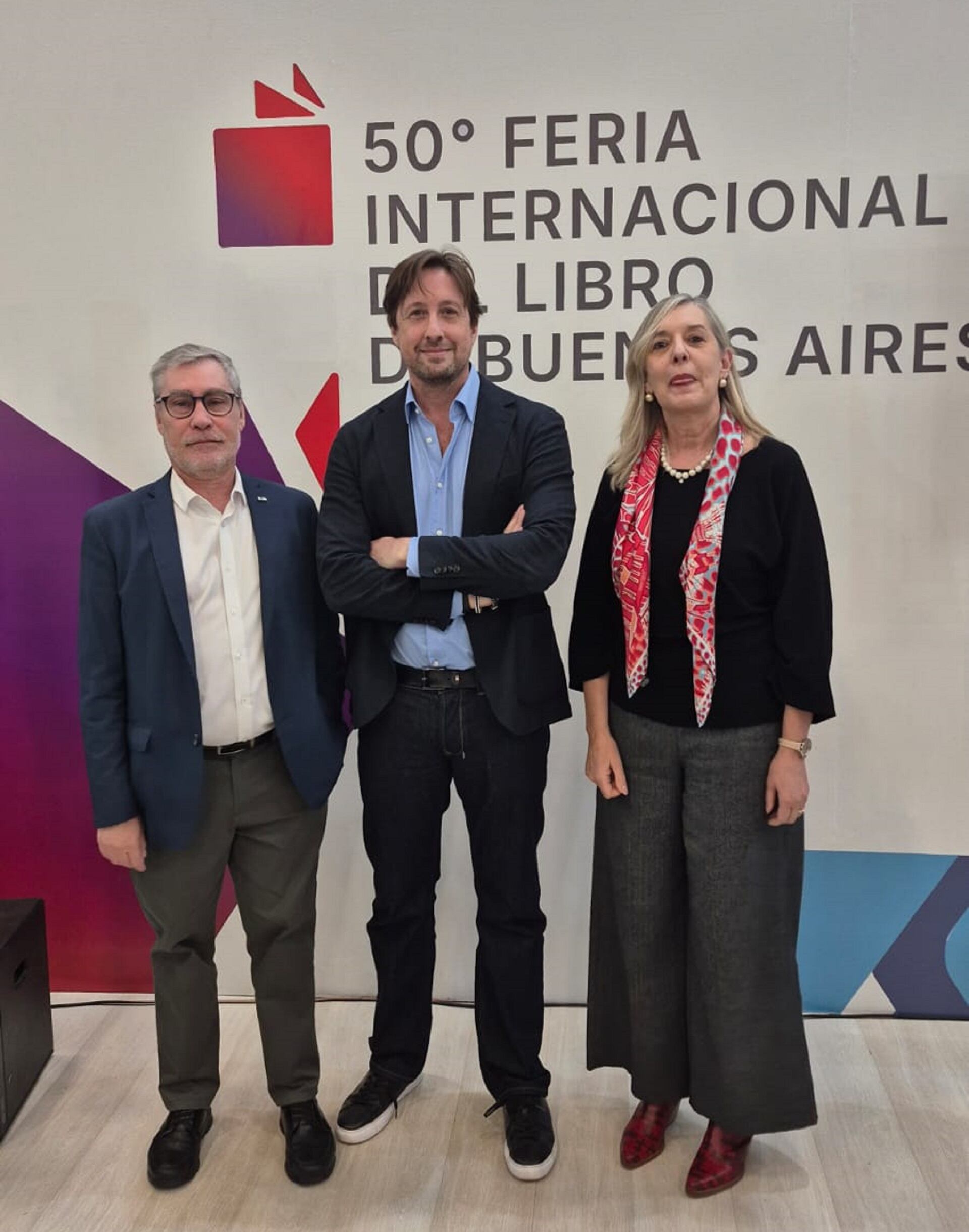 Christian Rainone, presidente de la Fundación El Libro, y su director general Ezequiel Martínez, junto a María Gabriela Quinteros, embajadora argentina en México