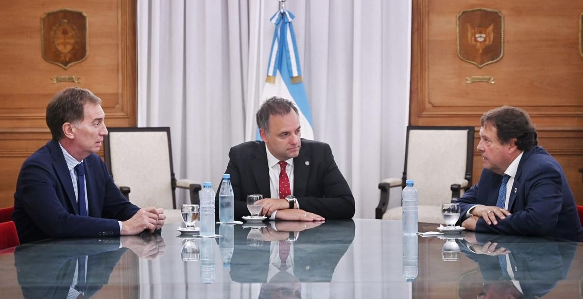 Alberto Weretilneck también se reunió con Santilli y Adorni en Casa Rosada. Si bien adelantó su apoyo a la reforma laboral, no tiene diputados ni senadores que le respondan políticamente