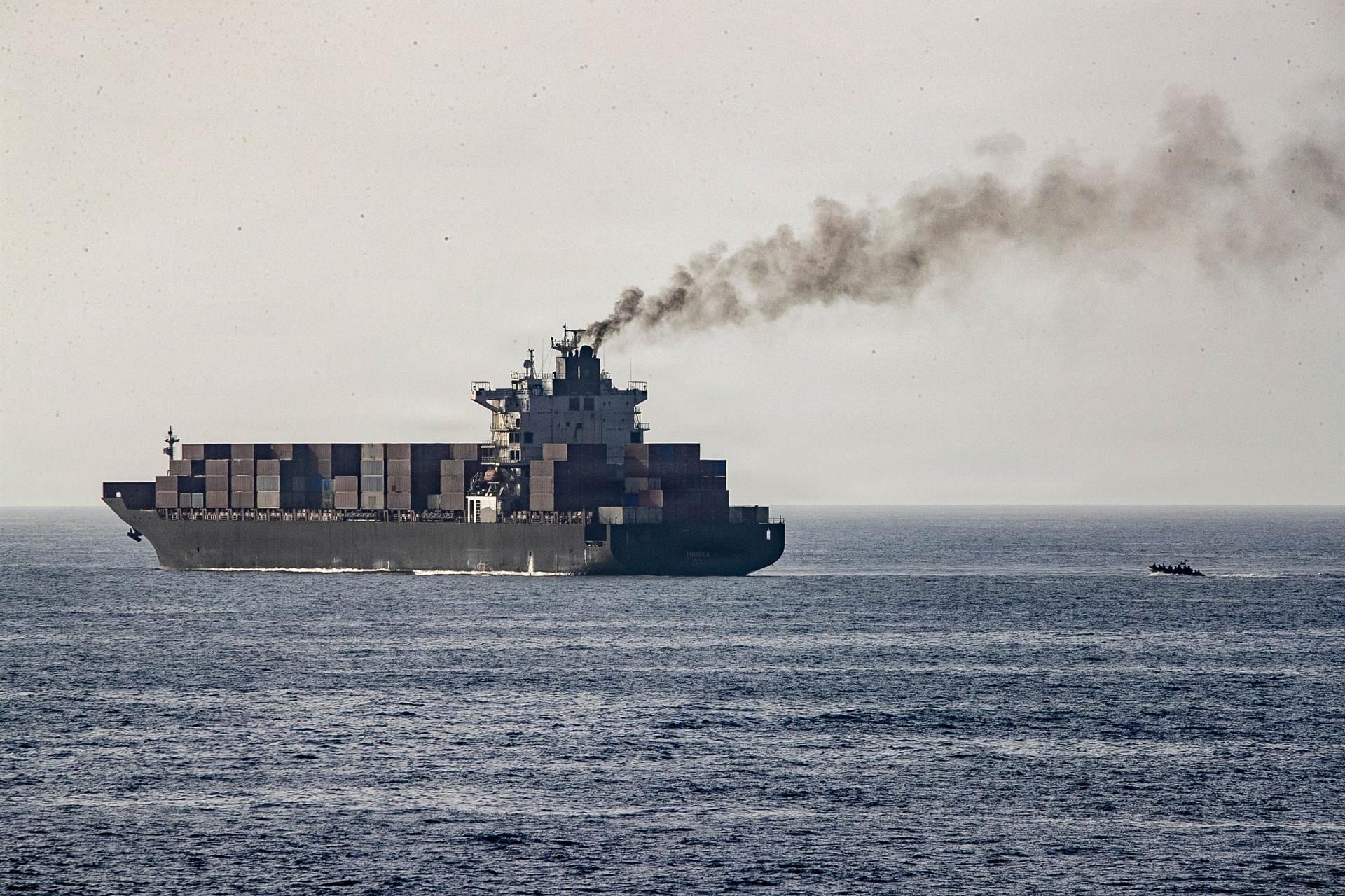 Los buques cisterna Kavomaleas y VLCC Acheloos fueron alcanzados por misiles mientras navegaban por el corredor sur del estrecho frente a las costas de Omán