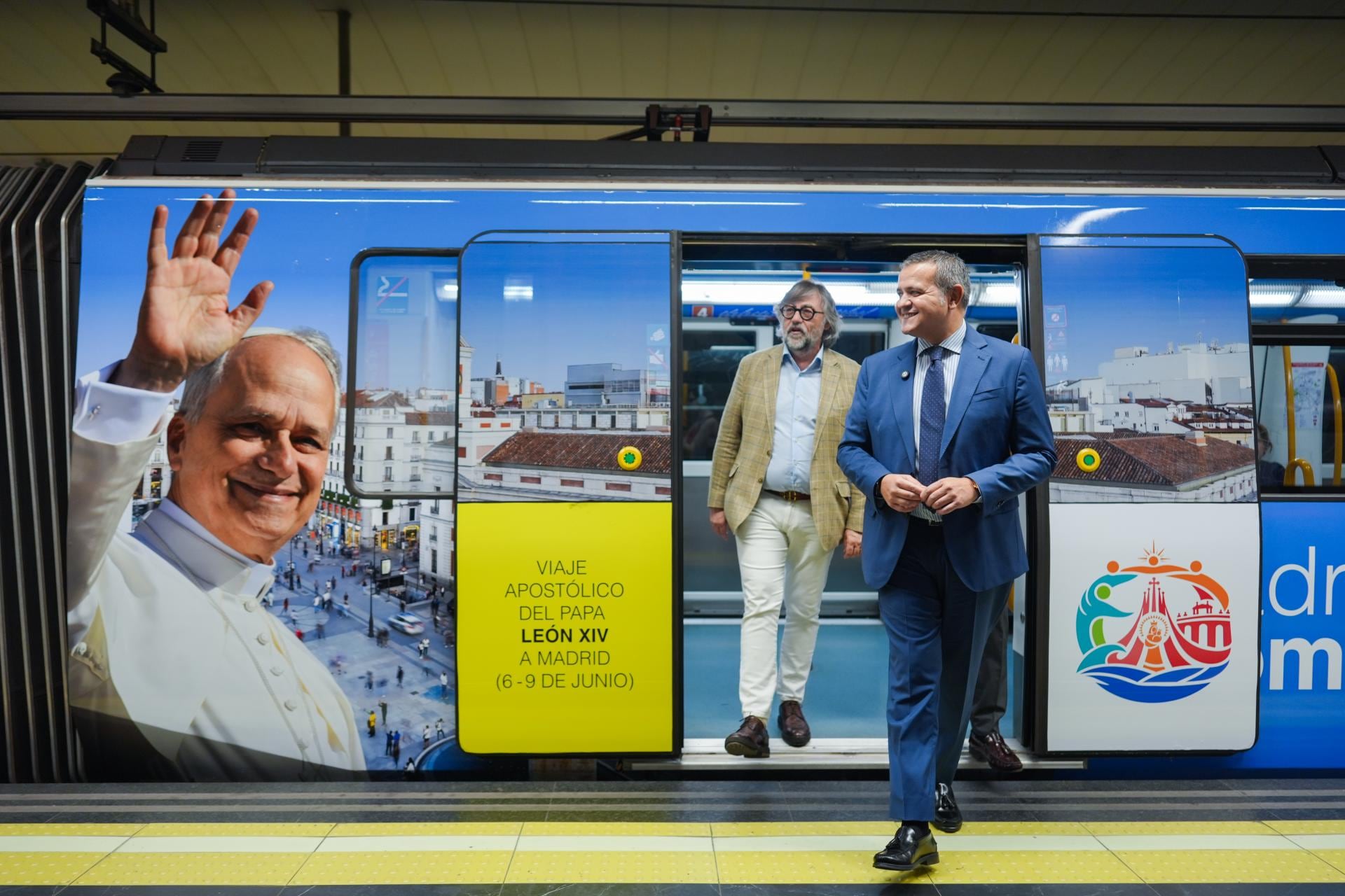 Tren vinilado con motivo de la visita del Papa León XIV. (Metro Madrid)