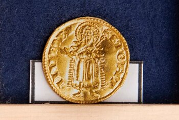 Una de las monedas (Museo