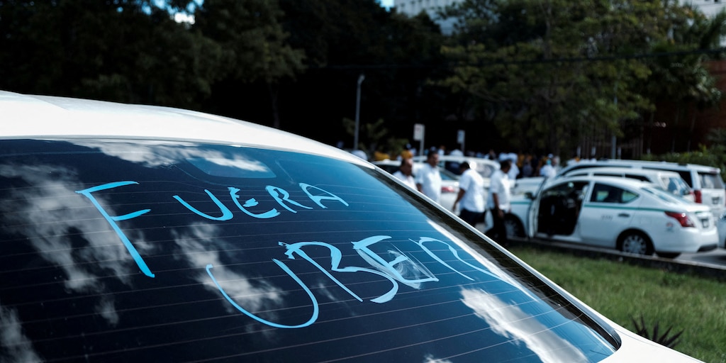 “Si tomas Uber, te lleva la policía”: taxistas de Cancún amenazan a turistas una vez más - Infobae