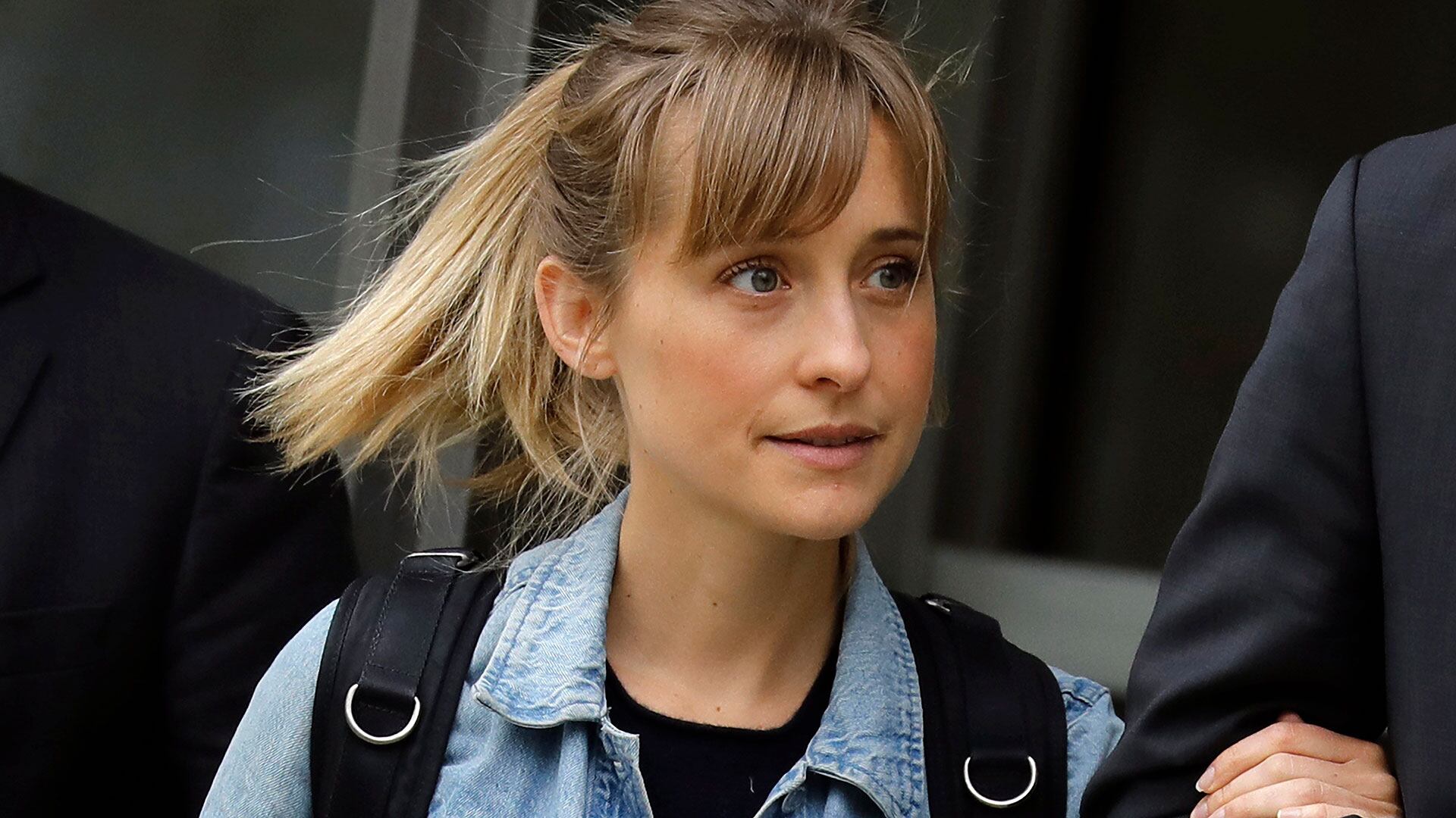 Allison Mack rompió el silencio tras su liberación, admitiendo ante un pódcast haber usado su fama para captar mujeres en NXIVM (EFE)