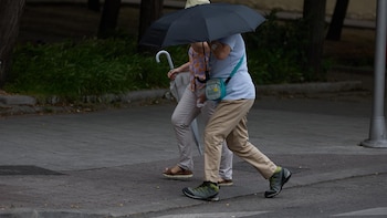 Lluvia, tormenta, viento y olas ponen en aviso a 6 CCAA y las máximas bajarán en el tercio oriental peninsular