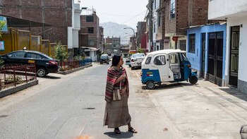 Anely Martinez vestida con un