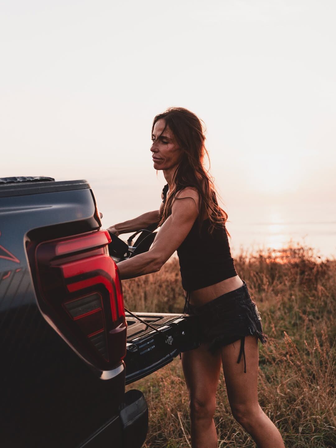 La modelo prioriza el bienestar de sus hijos y la reorganización familiar, alejándose de cualquier exposición mediática