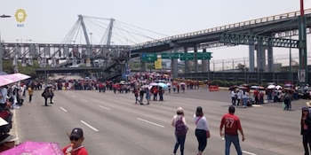 Cierre en el AICM- (Foto: @OVIALCDMX)