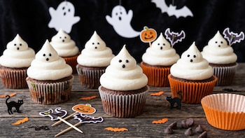Receta de muffins fantasma para Halloween, rápida y fácil