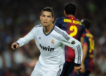 Cristiano Ronaldo celebra un gol contra el FC Barcelona. (Photo by Jasper Juinen/Getty Images)