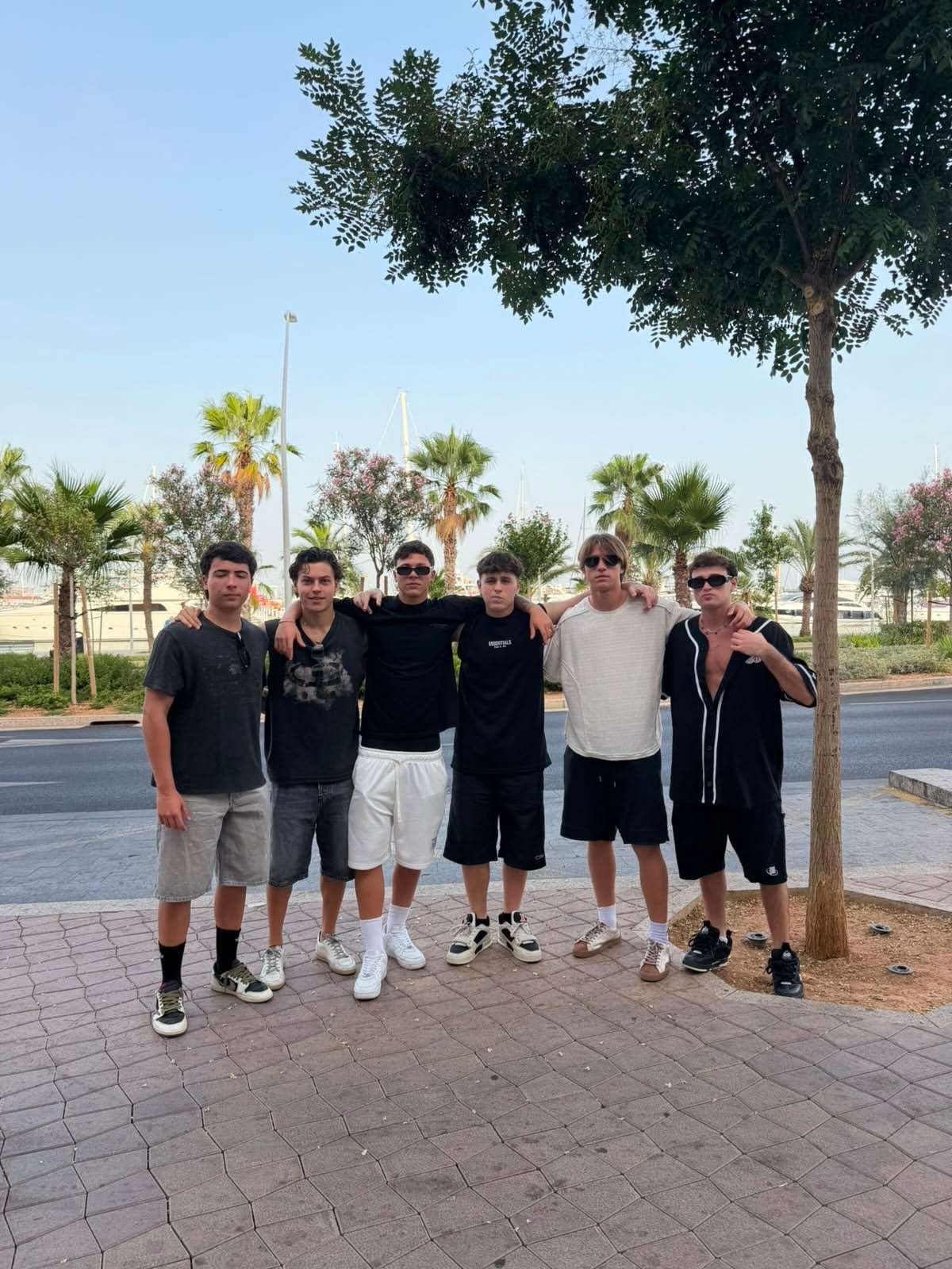 Valentino y Bastian estuvieron acompañados por cuatro amigos más (Instagram)