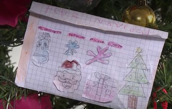 La madre de la pequeña