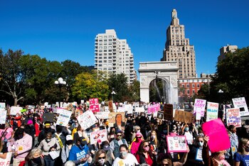Mujeres participan de la Marcha