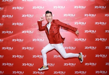 Guanyu Zhou es una celebridad