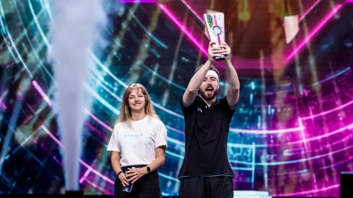 Es argentino, estudió biotecnología y se volvió viral tras convertirse en campeón mundial de Just Dance: la historia de Franco Vitali