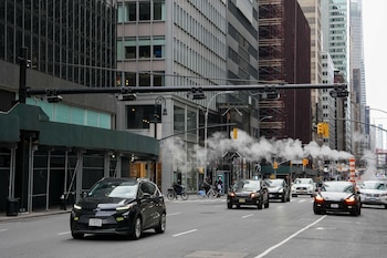 El incremento total del seguro de autos en Nueva York superará el 30% en tres años debido al aumento del fraude y los gastos legales asociados (REUTERS/Adam Gray)