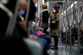 FOTO DE ARCHIVO. Pasajeros con