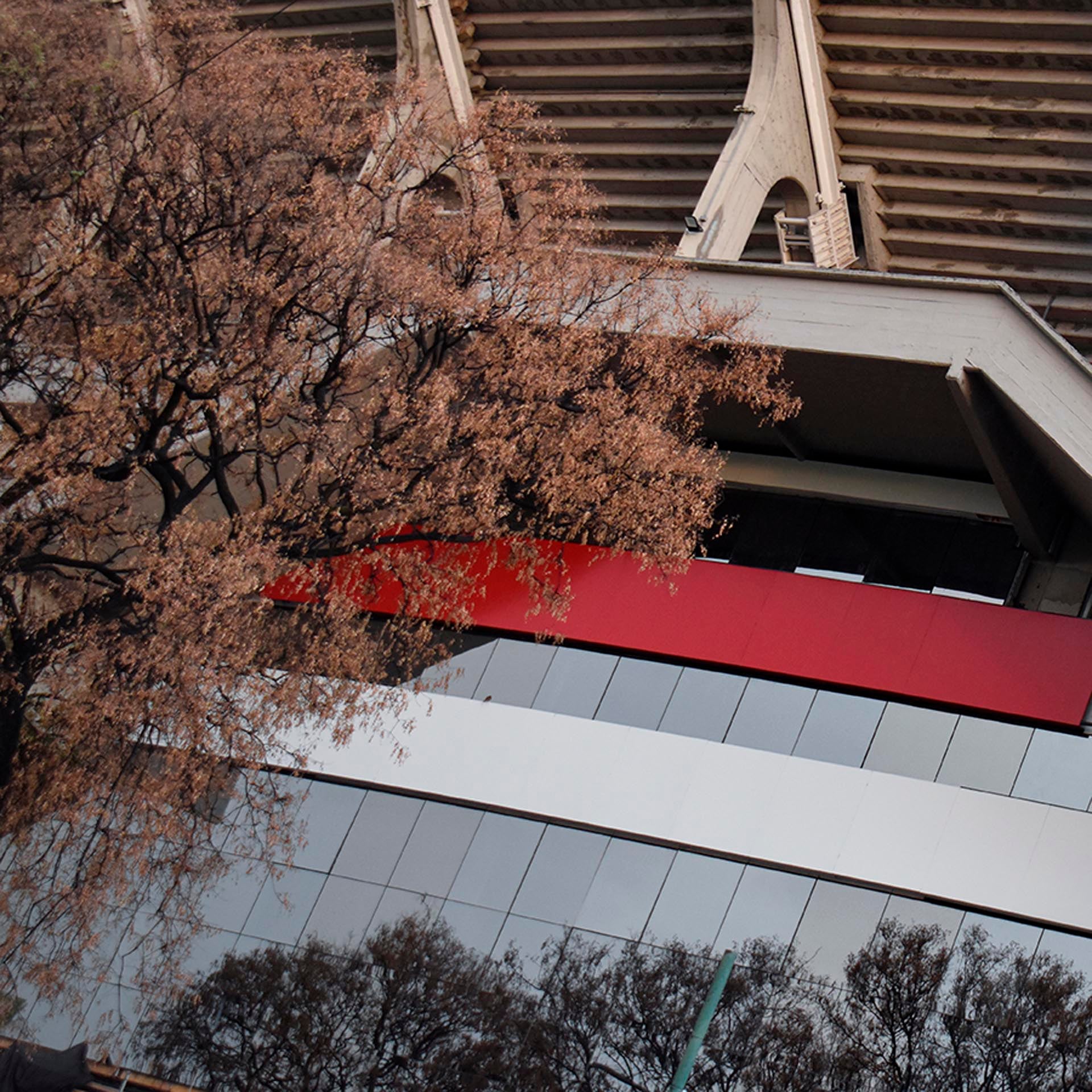 La tribuna Belgrano del Monumental luce una nueva fachada de vidrio tipo curtain wall