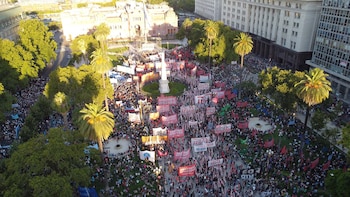 Marcha Izquierda contra FMI 8/2/22 drone obelisco