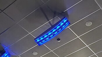 El sistema de altavoces de la sala tiene luces. (La Vanguardia)