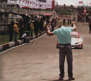 Gabriel Werner, con los brazos