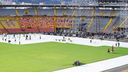 Así quedó la grama de la cancha del estadio el Campín tras el concierto de Silvestre Dangond