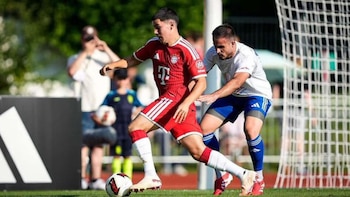 Felipe Chávez sobresalió con un doblete en aplastante triunfo 15-0 sobre el Rottach-Egern. - Crédito: FC Bayern