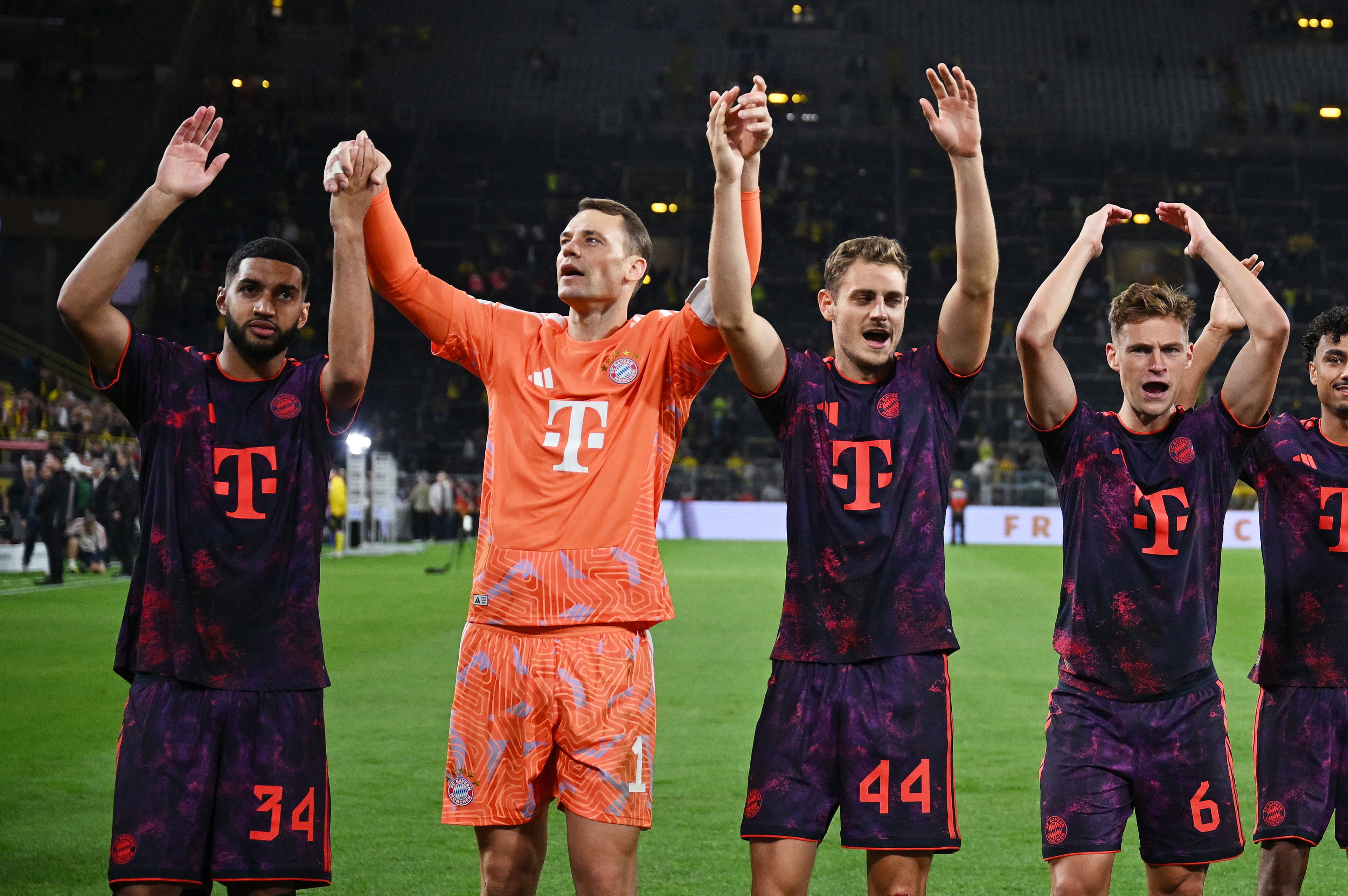 Manuel Neuer, Ismael Saibari, Joshua Kimmich y Josip Stanisic, del Bayern Múnich, celebran tras ganar la final de la Supercopa DFL-crédito Teresa Kroeger/REUTERS