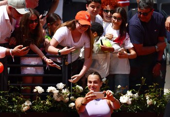 Aryna Sabalenka se toma una