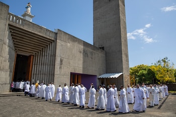 El clero de Nicaragua ha sido particularmente golpeado por la represión del régimen. Hasta julio de 2025, 149 sacerdotes, 4 obispos y un nuncio habían sido expulsados o se habían exiliado (AP Foto/Inti Ocon)