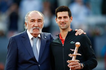 Ion Tiriac junto a Novak