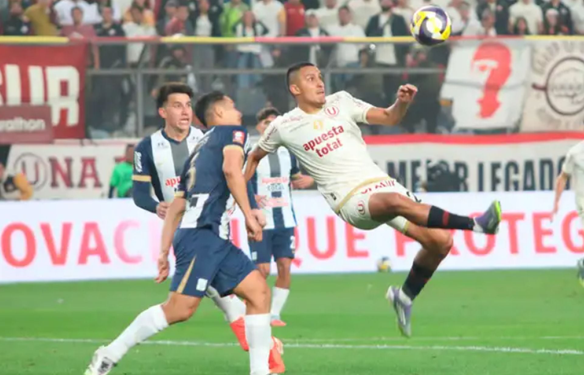 El clásico entre Alianza Lima y Universitario tendrá impacto directo en la tabla del Clausura 2026. Los íntimos necesitan cortar su mala racha, mientras la “U” intentará mantener su persecución al líder. (Universitario de Deportes)