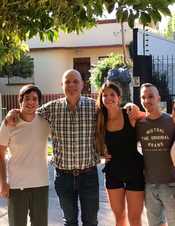 Otras épocas. Fernando posa junto