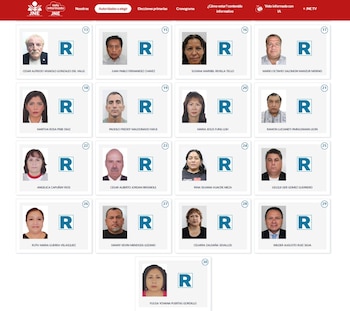 Pantalla web con cuadrícula de 17 fotografías de candidatos. Cada foto incluye un cuadrado azul con una 'R' blanca y el nombre completo de la persona