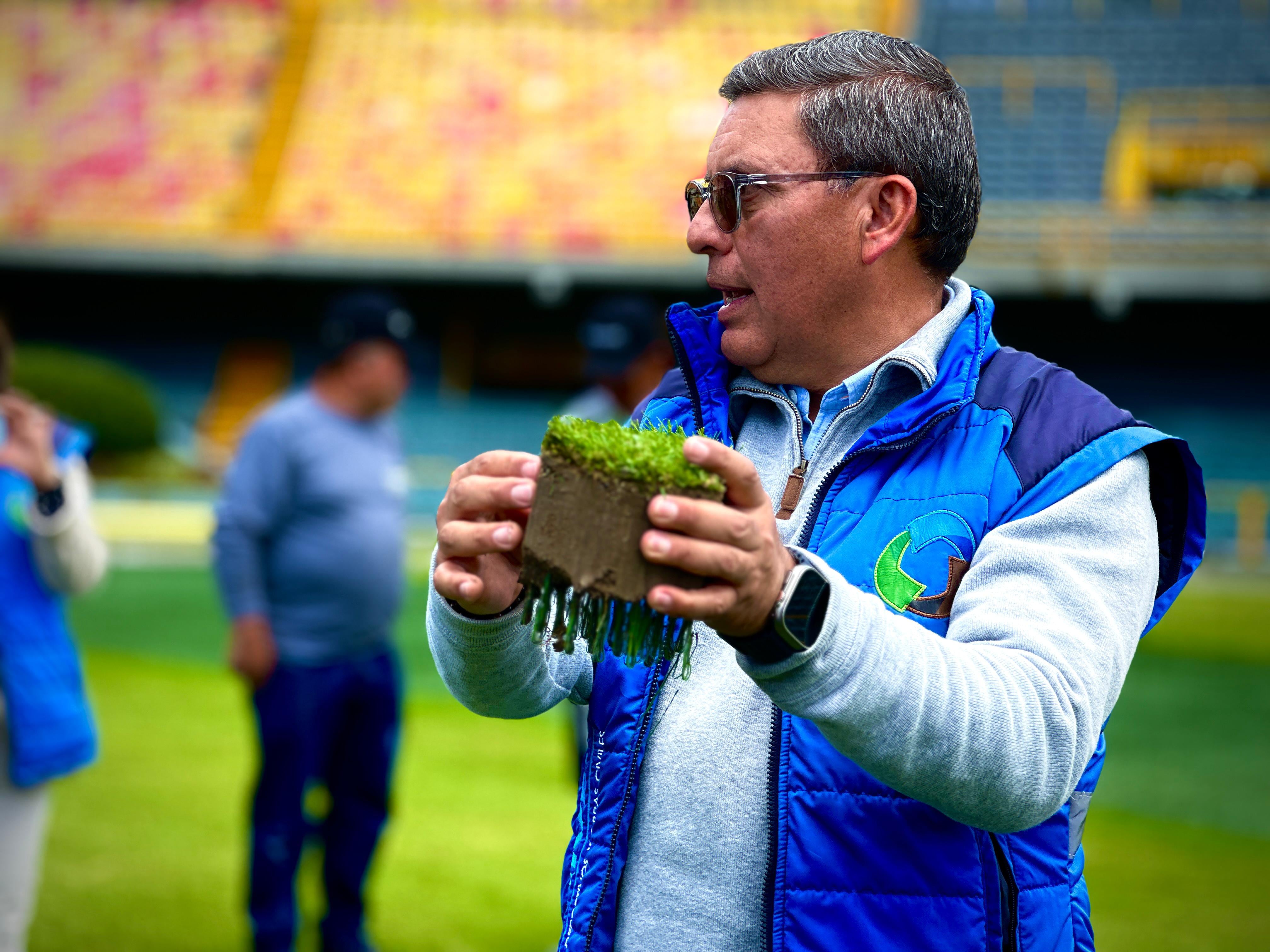 Juan Carlos Salamanca, gerente de Equiver, empresa encargada de la recuperación de la grama de El Campín y de la implementación del césped híbrido actualmente en curso - crédito cortesía Grupo Sencia