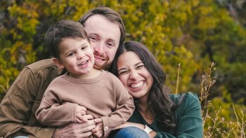 Una madre en Houston superó un paro cardíaco y sangrado masivo tras dar a luz a trillizas. La medicina moderna hizo posible lo que parecía imposible. (GoFundMe)