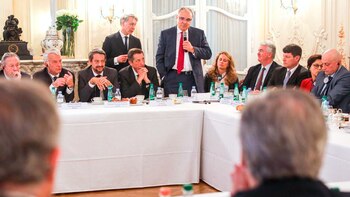 Alberto Fernández con empresarios franceses