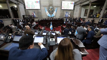 Guatemala fija precio tope para las gasolinas y el diésel a través de un nuevo subsidio aprobado en el Congreso