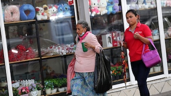 La medida aprobada por el Congreso ordena revisar tributos, compras externas, situación migratoria del personal y una eventual salida de capitales en medio del debate por el vínculo con Beijing (EFE).